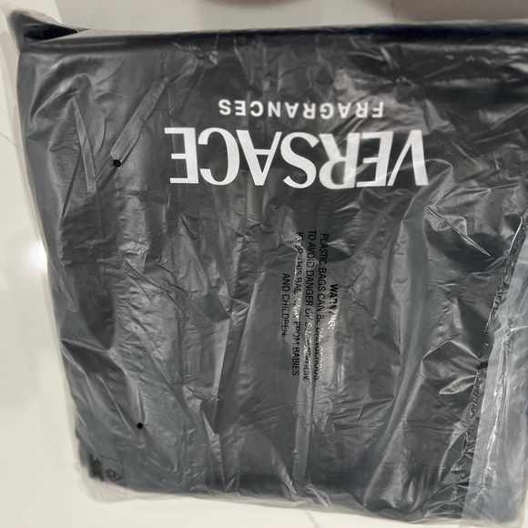 VERSACE NEW MENS BLACK PERFUME SHOULDER BAG - Picture 13 of 15